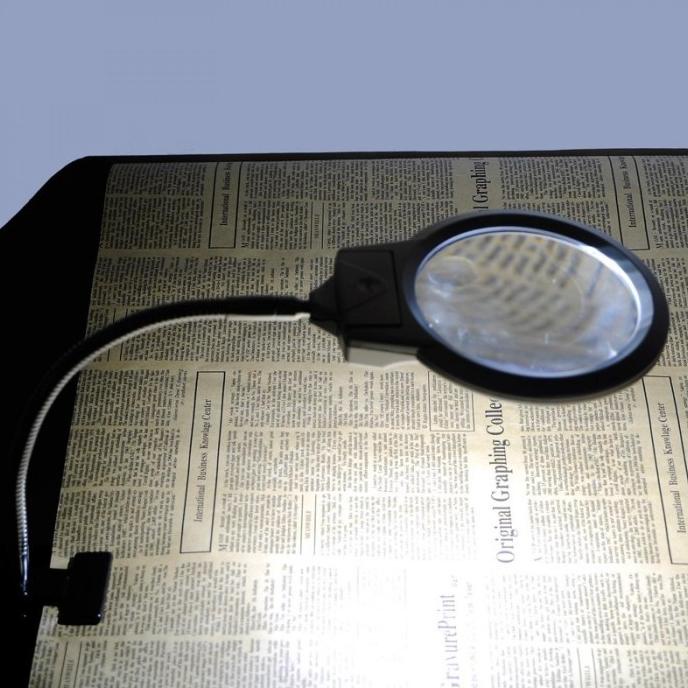 Lampu Meja + Kaca Pembesar untuk baca / service elektronik