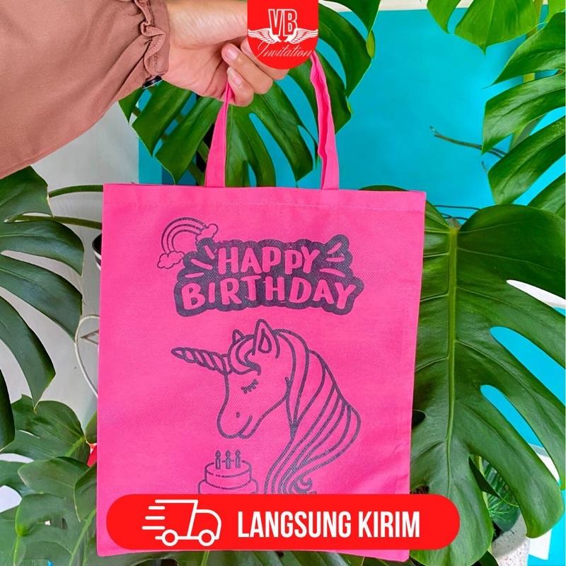 

TAS SOUVENIR ULANG TAHUN ANAK READY SIAP KIRIM KUDA PONY BIRTHDAY GOODIE BAG SNACK SOVENIR ULTAH MURAH MOTIF KARAKTER ANIMAL LUCU UNIK KUAT MUAT BANYAK TERLARIS F 25.30 Best Seller