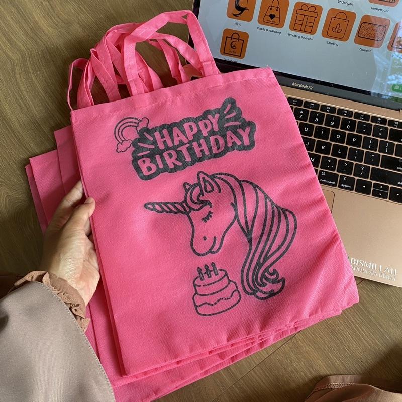 

TAS SOUVENIR ULANG TAHUN ANAK READY SIAP KIRIM KUDA PONY BIRTHDAY GOODIE BAG SNACK SOVENIR ULTAH MURAH MOTIF KARAKTER ANIMAL LUCU UNIK KUAT MUAT BANYAK TERLARIS F 25.30 pilihan terbaik