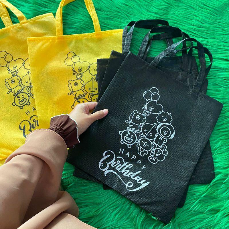

GOODIE BAG ULTAH ANAK READY STOCK BIRTHDAY SOUVENIR TAS SNACK ULANG TAHUN KARAKTER BT21 BONEKA LUCU CANTIK UNIK TERLARIS SEJATIM PROMO F 25.30 Best Seller