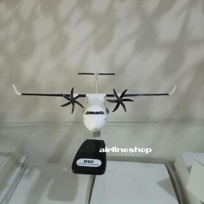 Miniatur Pesawat Atr R80 Regional Turboprop Skala 1:100