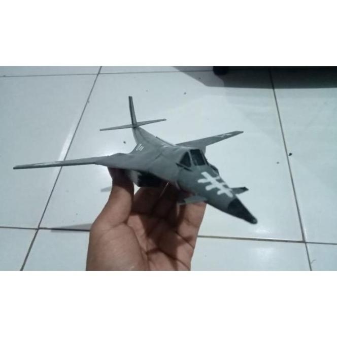 Terpopuler Miniatur Pesawat Bomber B-1 Lancer