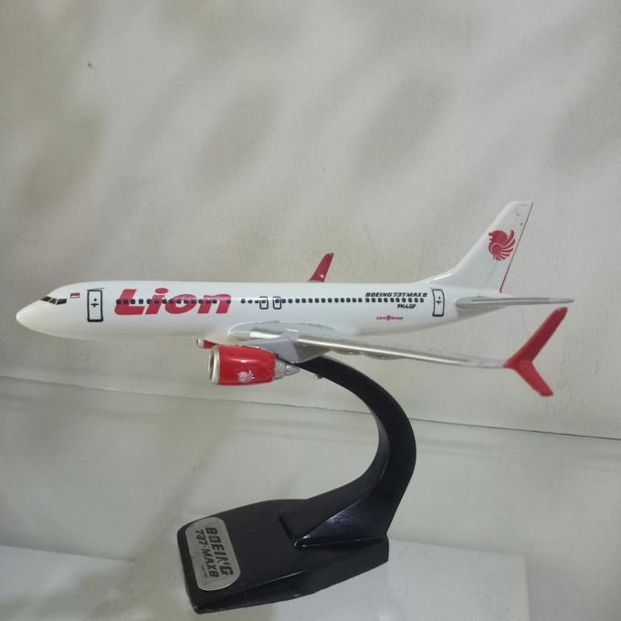 Miniatur Pesawat Lion Max Boeing 737