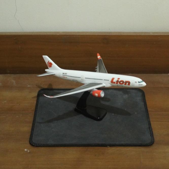 Miniatur Pesawat Lion Air Airbus 330-900 Neo