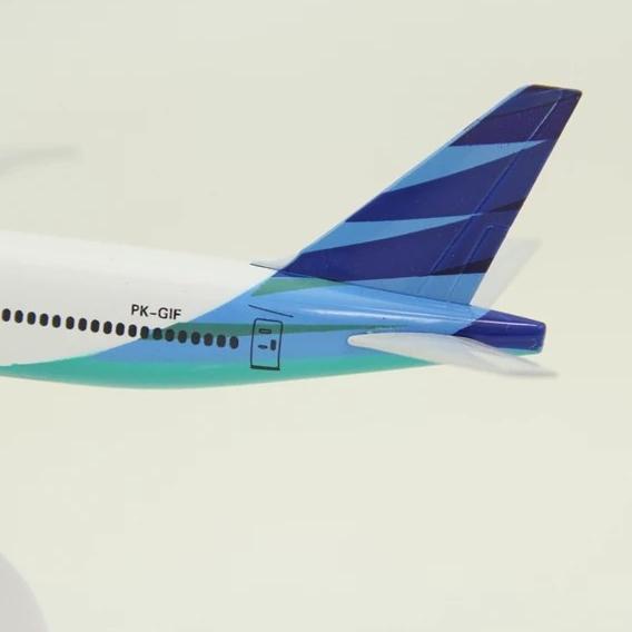 Miniatur Pesawat Garuda Indonesia Boeing 777 300Er