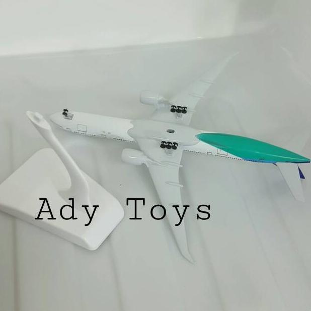Garuda Indonesia Boeing 777 Air Plane Model B777 Miniatur Pesawat Roda