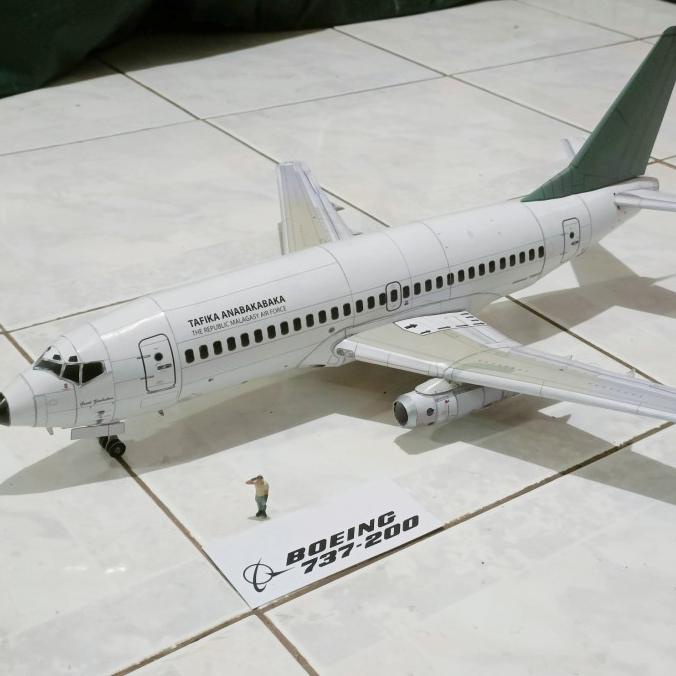 Papercraft Miniatur Pesawat Boeing 737-200 Skala 1/72