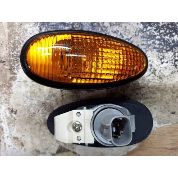 Lampu Sen Spakbor Fender Kuning Mitsubishi Lancer Kuda Galant Kode Br04