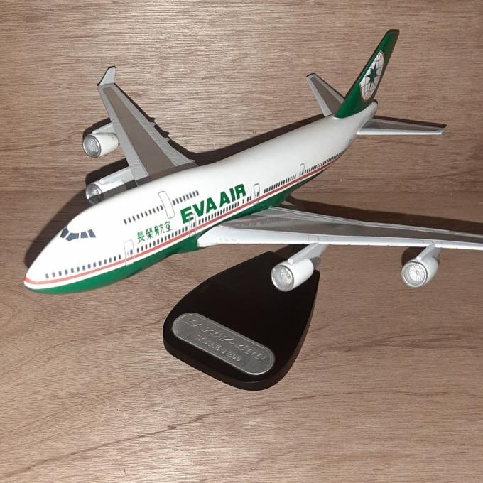 Miniatur Pesawat Eva Air B.747.400 1:100 (34 Cm)