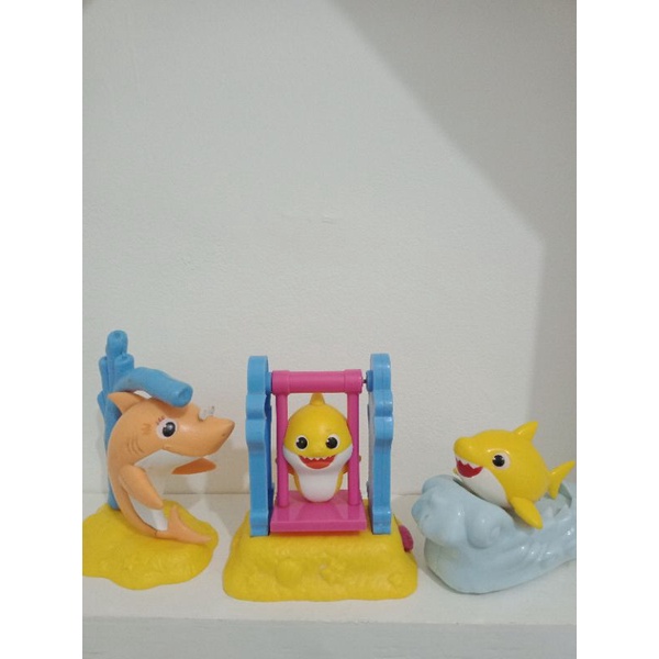 mainan McD babyshark