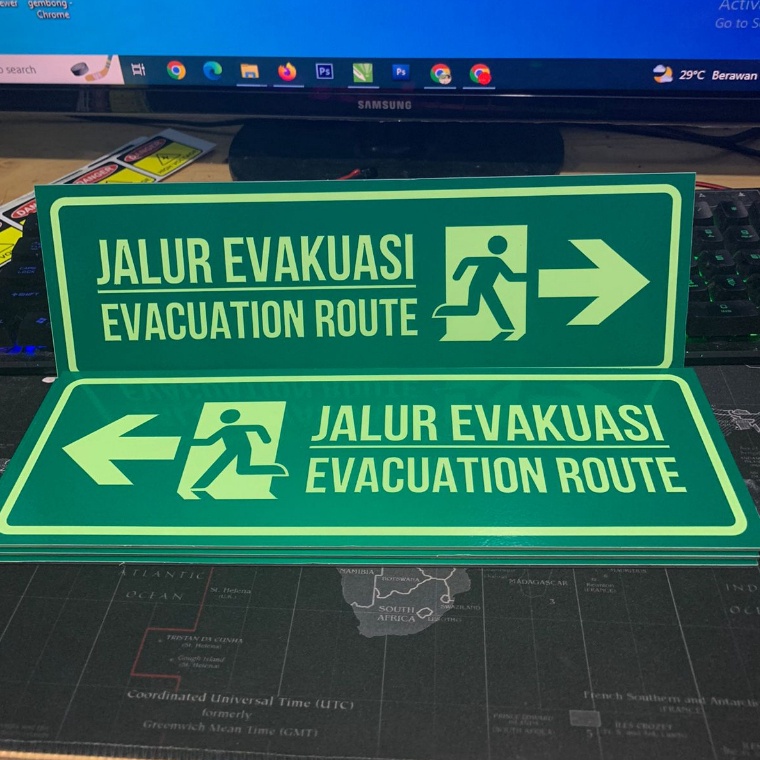 

Kualitas Premium.. Sign Jalur evakuasi 2 bahasa glow in the dark ukuran 10cm x 30cm 70