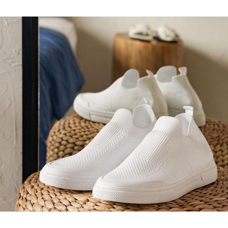 Dr. Kevin Sepatu Wanita Sport Women Sneakers