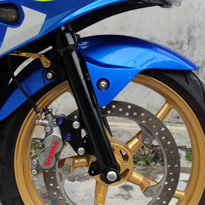 Breket kaliper brembo ktc 4p depan 320mm Suzuki gsx 150 Original
