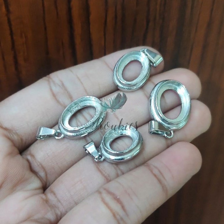 Ikatan/ Emban Liontin Titanium Tanam Warna Silver ➞Best Seller