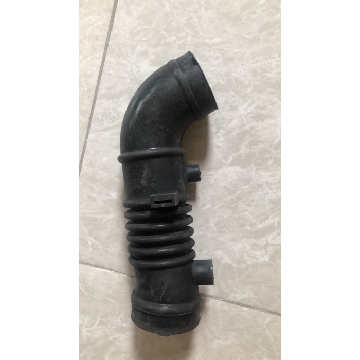 Selang hawa Mazda Familia