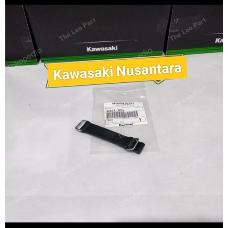 Karet bend dudukan Tatakan kunci box aki Ninja Rr ss r 150 Original kawasaki