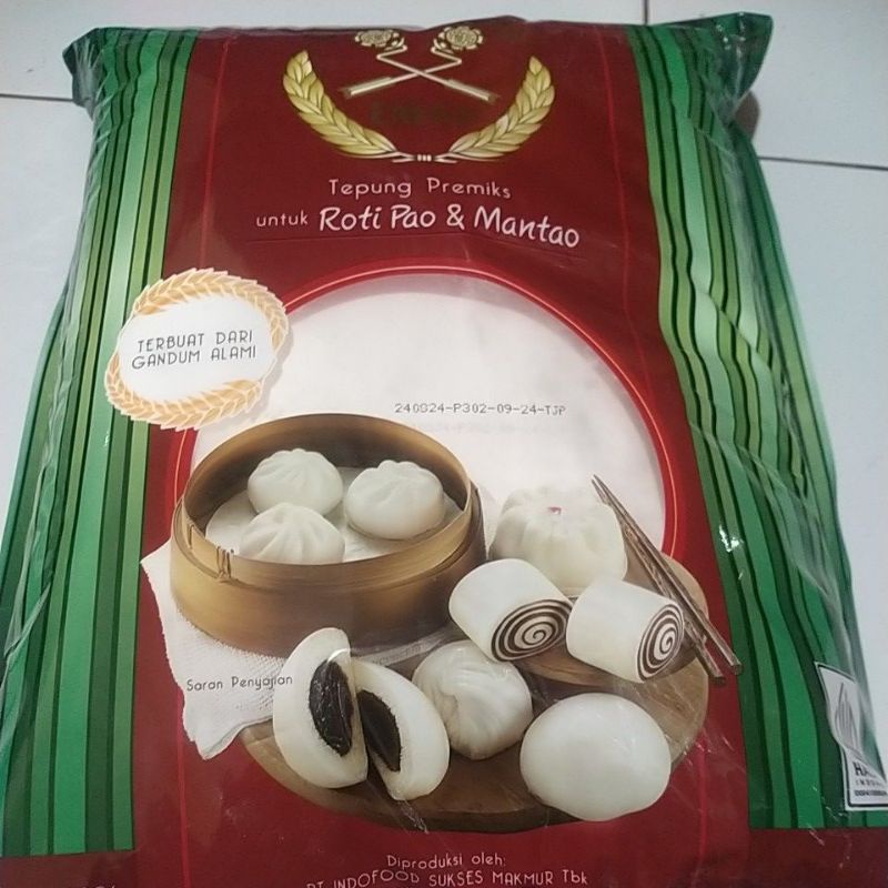 

Tepung terigu Cakra kembar Emas Pao dan mantao ( Repack )1 kg