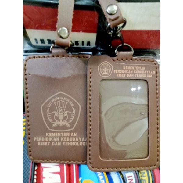 

name tag holder KEMENTERIAN KEBUDAYAAN RISET DAN TEKHNOLOGI
