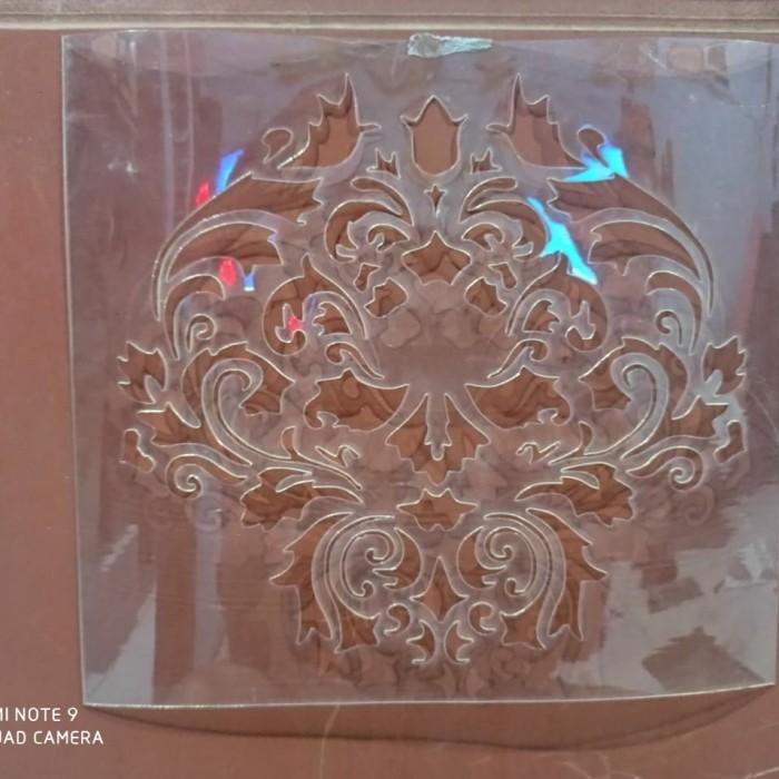 

STENCIL DINDING MOTIF BATIK TERLARIS UKURAN 35X32 BAHAN TEBAL