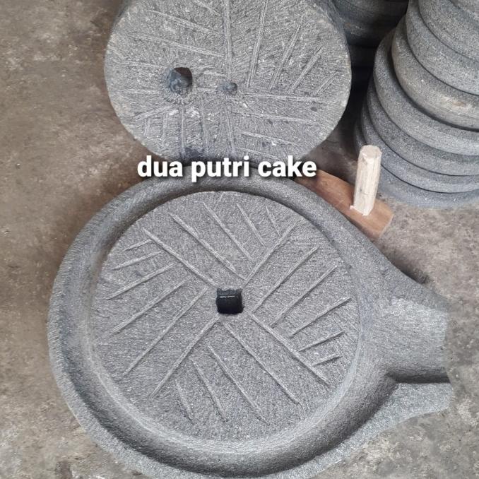 GILINGAN MANUAL UNTUK KACANG KEDELAI TEBUAT DARI BATU PAHATAN %