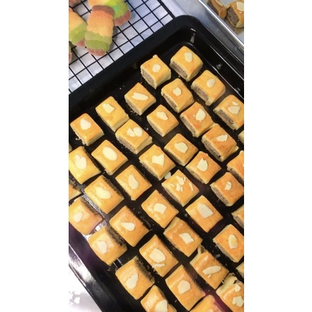 

KUE KERING WAFER ALMOND COOKIES Segigitcookies.id