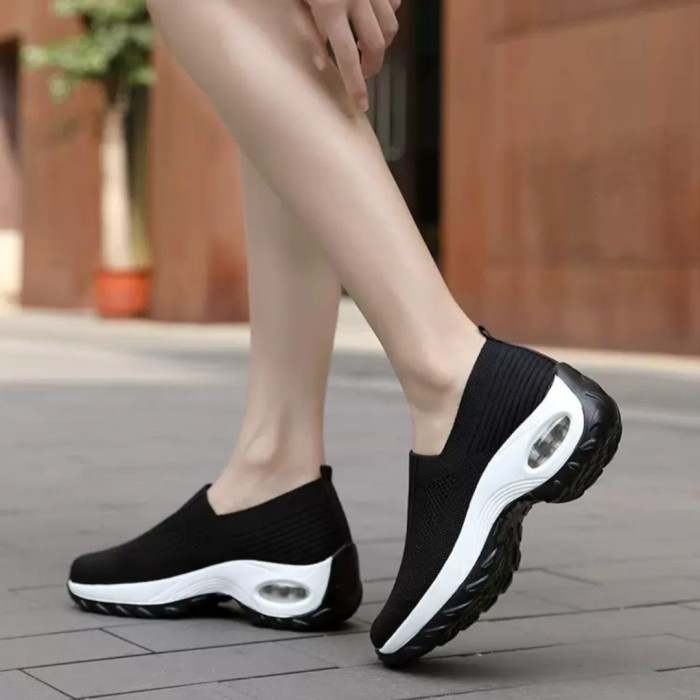 SALE Sepatu Sneakers Wanita Slip On Import Kets Casual Tanpa Tali Terbaru