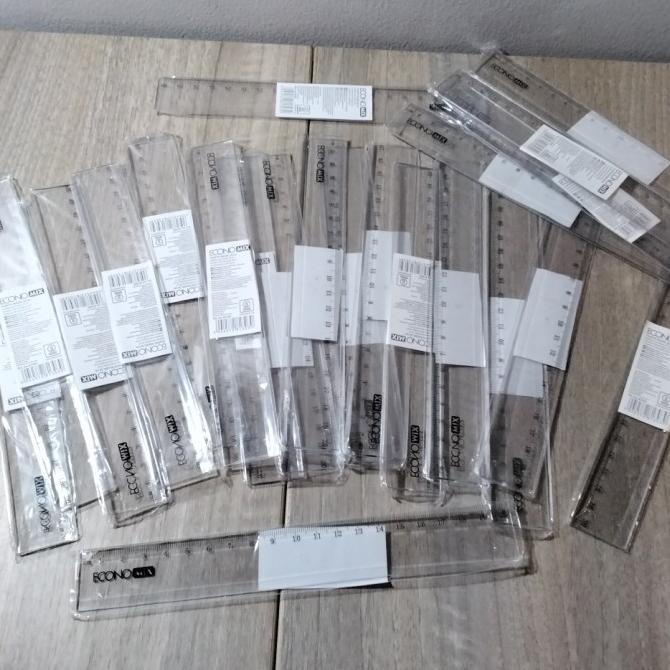 

,,,,,,,] Mistar plastik 20cm transparant