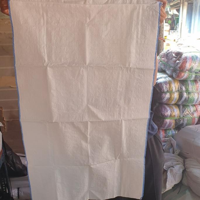 .........] Karung plastik ukuran 50x80 cm