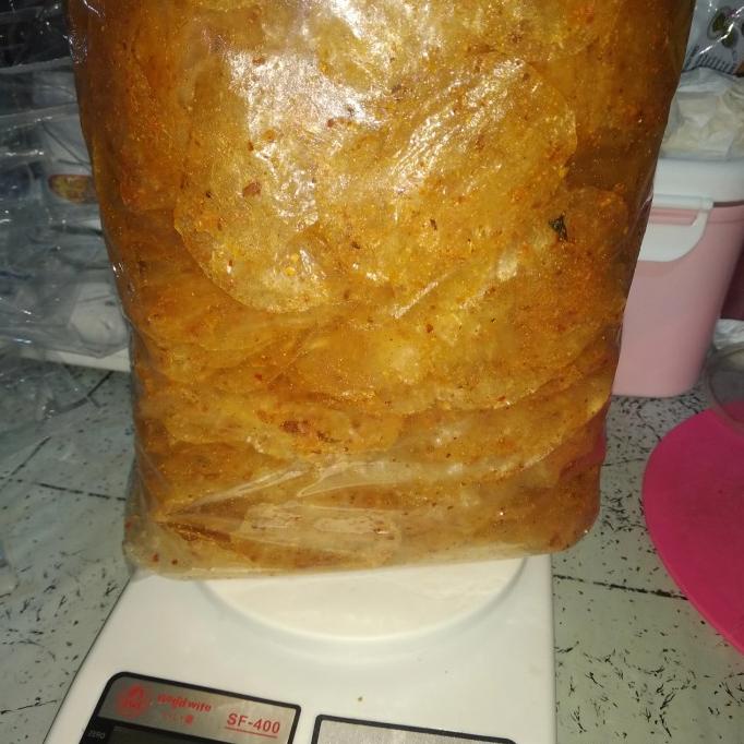 

keripik kaca kiloan pedas gurih daun jeruk