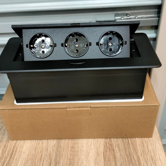 Stop Kontak Meja Tanam 3 Lubang 3 Soket Hitam