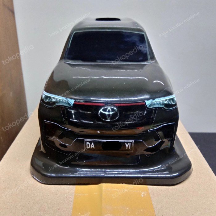 TEMPAT TISSUE MINIATUR MOBIL TOYOTA NEW FORTUNER