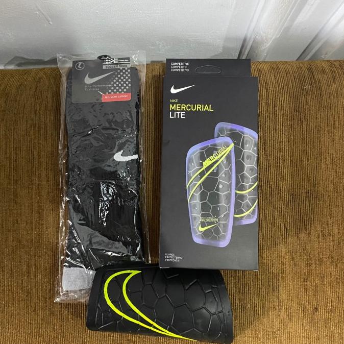 Skin deker futsal bola+kaos kaki futsal panjang selutut