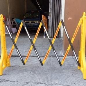 

ROAD BARIER LIPAT ATAU PEMBATAS JALAN