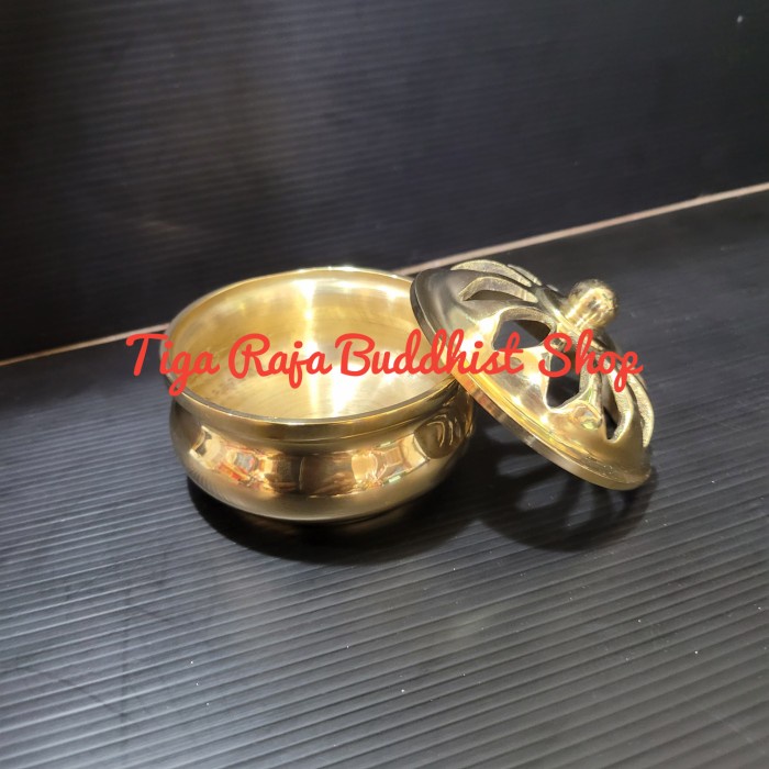 

Adealines- Tempat Bakar Dupa Kerucut Kuningan Taiwan