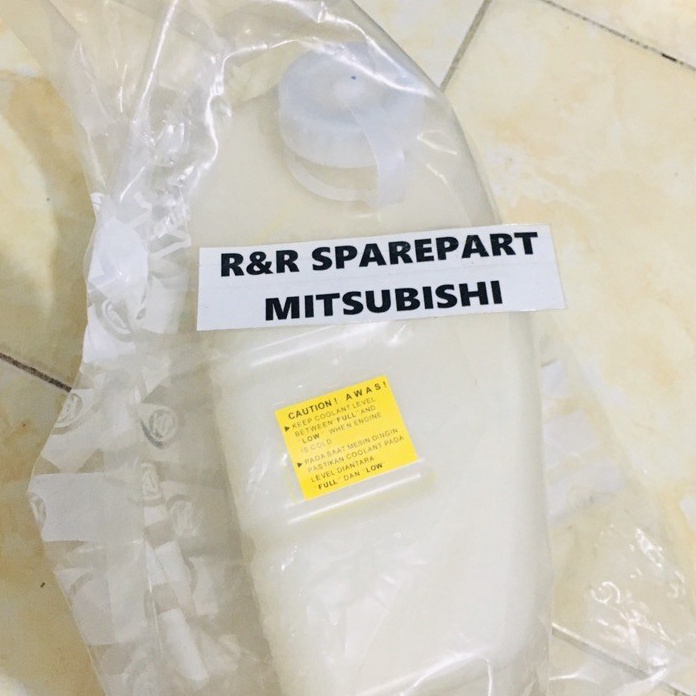 Terlaku. Tangki air radiator canter ori / tampungan / tabung air radiator colt diesel canter ORIGINA