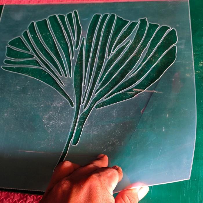 

STENCIL DINDING MOTIF GINGKO BILOBA UKURAN 30X30 BAHAN TEBAL