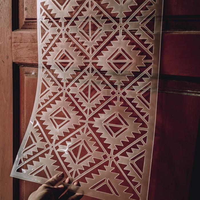 

STENCIL DINDING DAN LANTAI MOTIF ZIGZAG UKURAN 50X35 BAHAN TEBAL