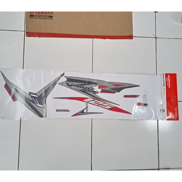 Sticker Stiker Striping Body Vario Techno 125 Kanan Hitam Original Ahm 871X0-Kzr-B10Zar Barang Langk