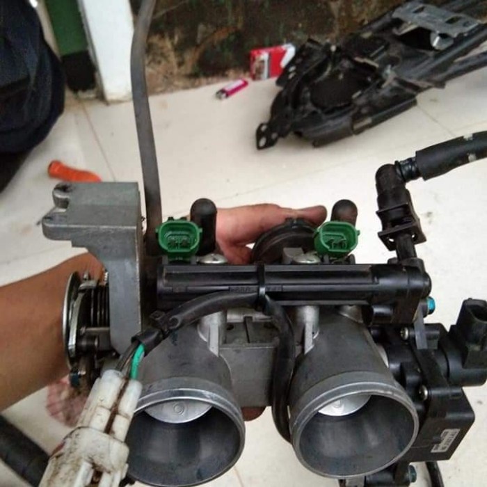 {Bekas} throttle body injeksi injektor ninja 250 fi original ori Murah