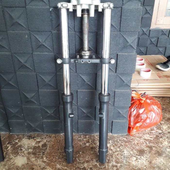 {Bekas} shockbreaker shock depan vixion old original copotan Murah