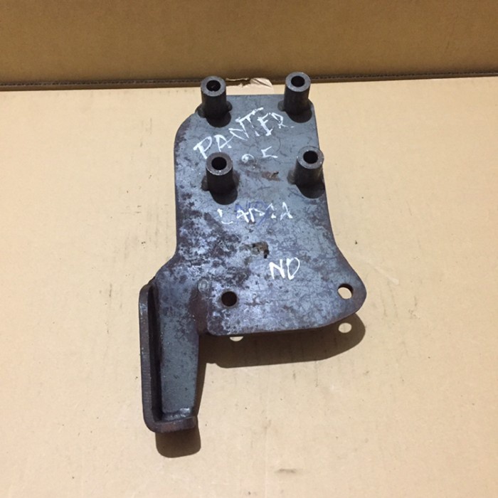 BREKET COMPRESSOR PANTHER LAMA 2500cc DENSO COMPRESOR KOMPRESOR AC terpopuler