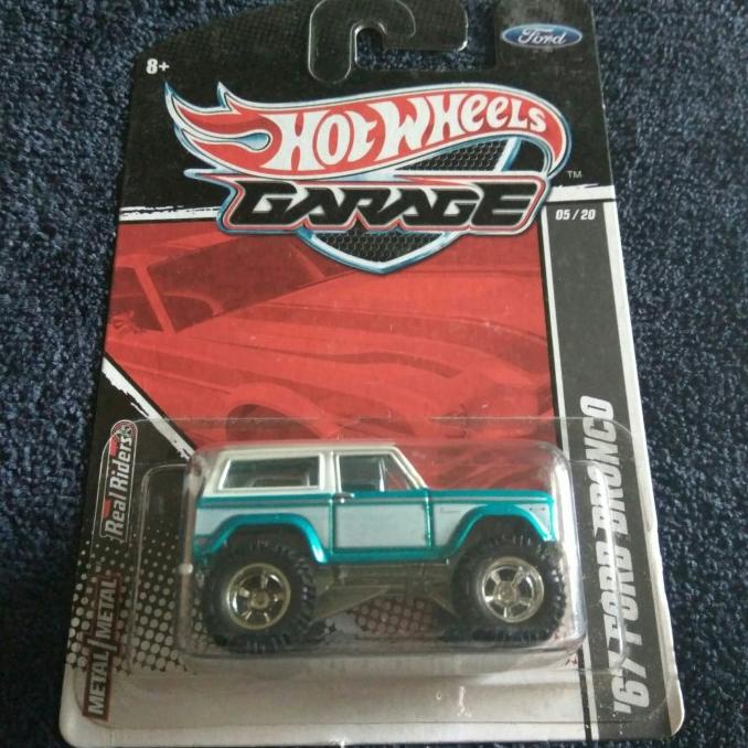 HOT WHEELS 67 FORD BRONCO. HOTWHEELS GARAGE CARD. FORD SERI. BAN KARET