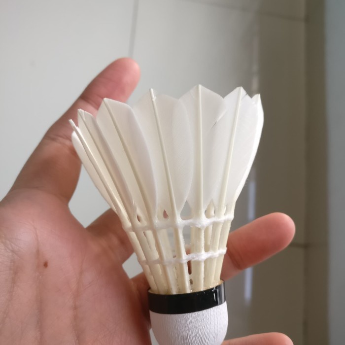 Kok Nine Bulutangkis/ Badminton Shuttlecocks Nine Hitam