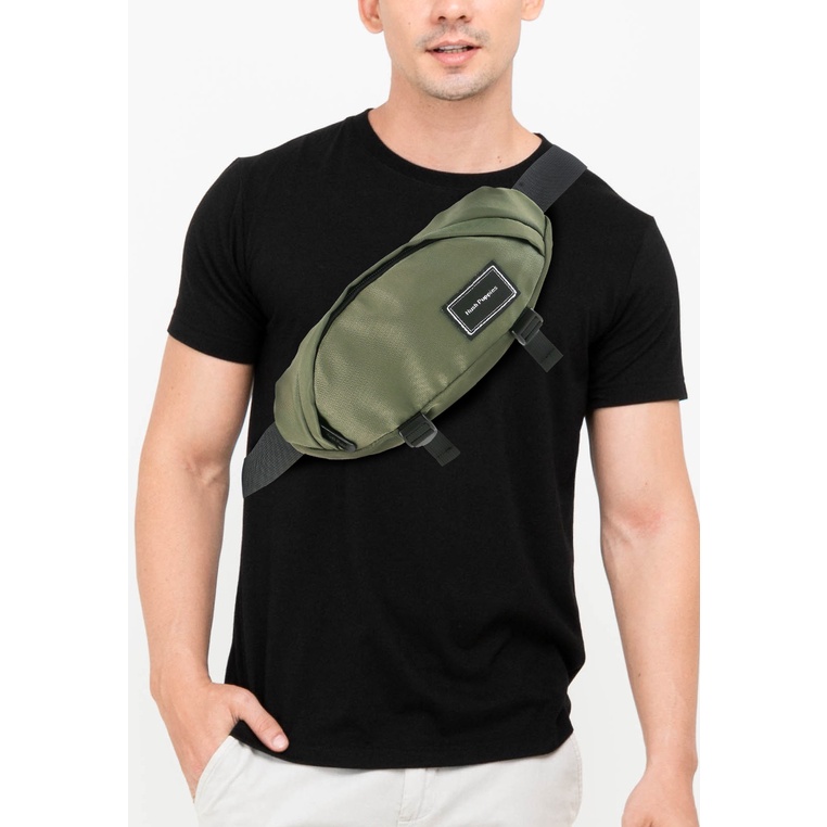 Tas Pinggang Hush Puppies Original Pria Waist bag detail logo patch dalam nuansa earthy tone Lebaran