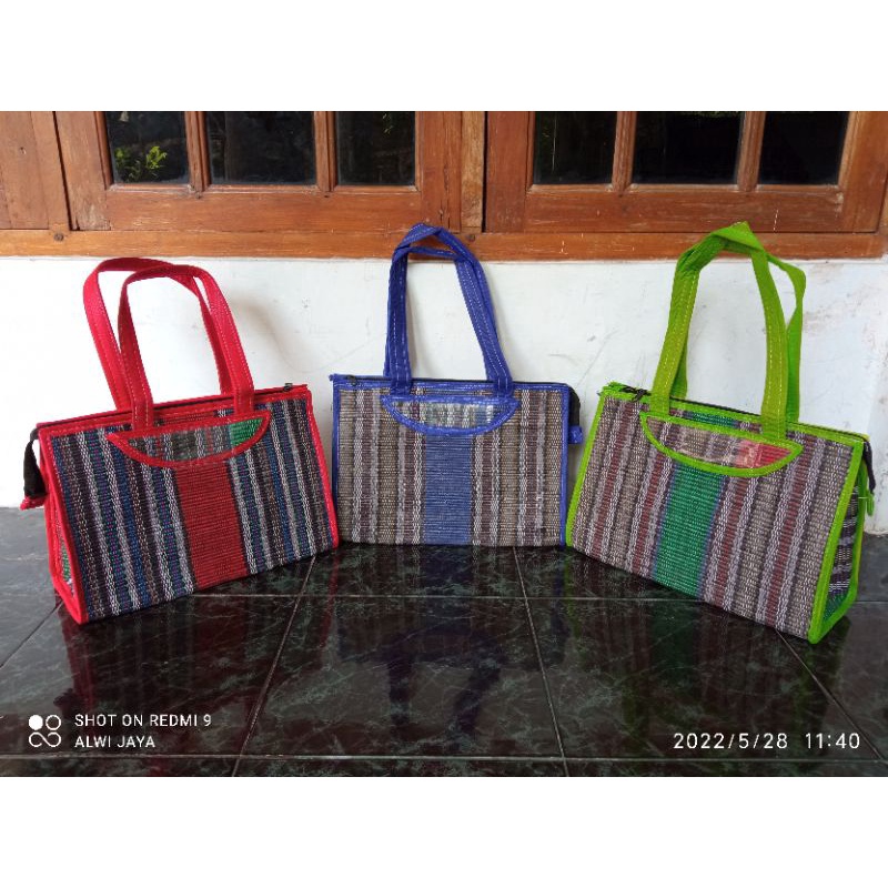 DNTT9256  Tas Tenun Tikar / Tas Murah / Tas Bowoh / Tas Hajatan / Tas Anyaman Rajut / Tas Souvenir /
