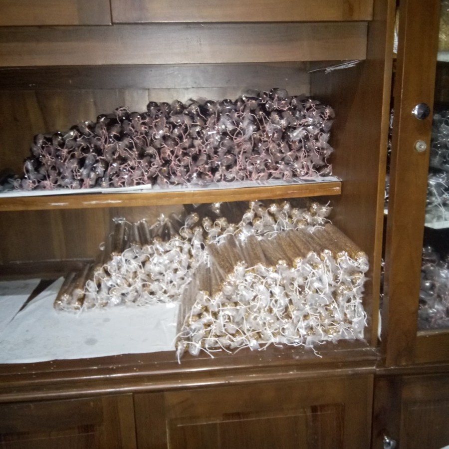 

' dodol manis legit betawi ny lauw / halal / varian rasa