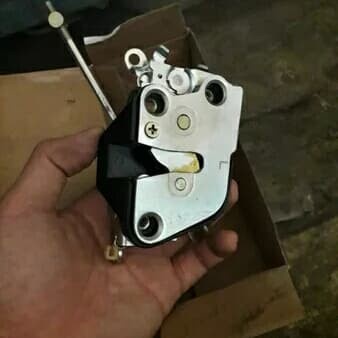 Doorlock door lock pintu Isuzu PANTHER sebelum kapsul kanan best deal