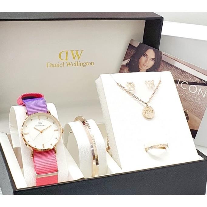 [BISA] JAM TANGAN WANITA CEWEK WD GIFTSET ANTING GELANG CINCIN KALUNG TRIHANDAYANI570