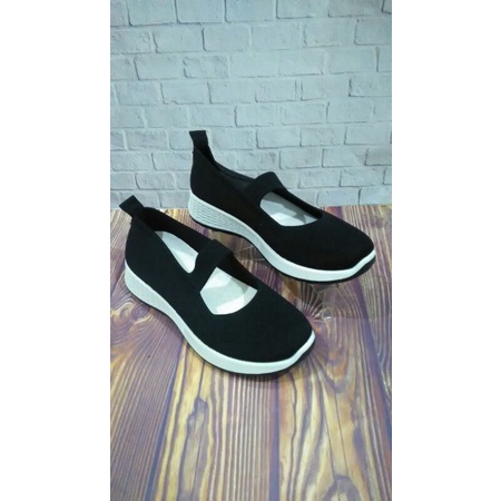 Sepatu Kyrana KE-25 Warna Hitam