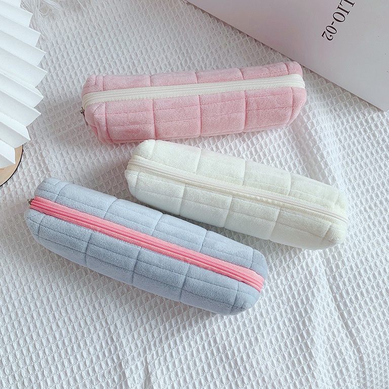

QKZY5084 Tempat Pensil Bulu Halus model Jahitan Kotak
